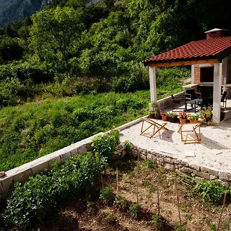 Holiday home Sarmantna Kamena Kuca *