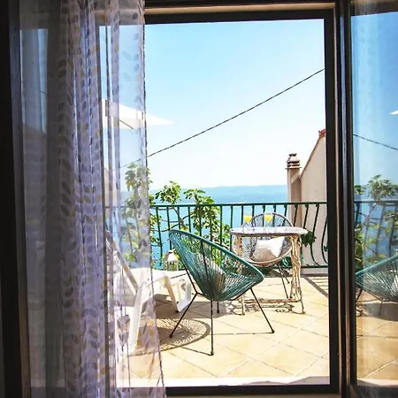 Holiday home Sarmantna Kamena Kuca *