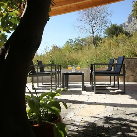Holiday home Sarmantna Kamena Kuca *